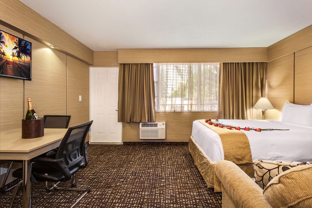 Studio Suite, 1 Bedroom (1 King and 1 Queen Bed), photo 6