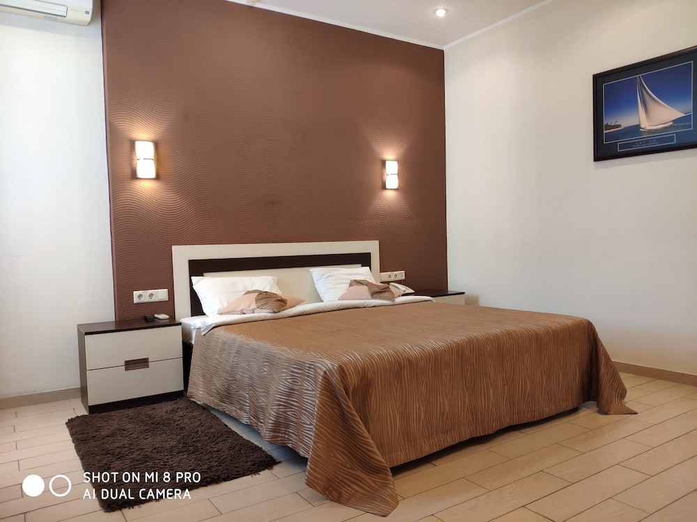 Deluxe Quadruple Room, 1 Queen Bed With Sofa Bed
