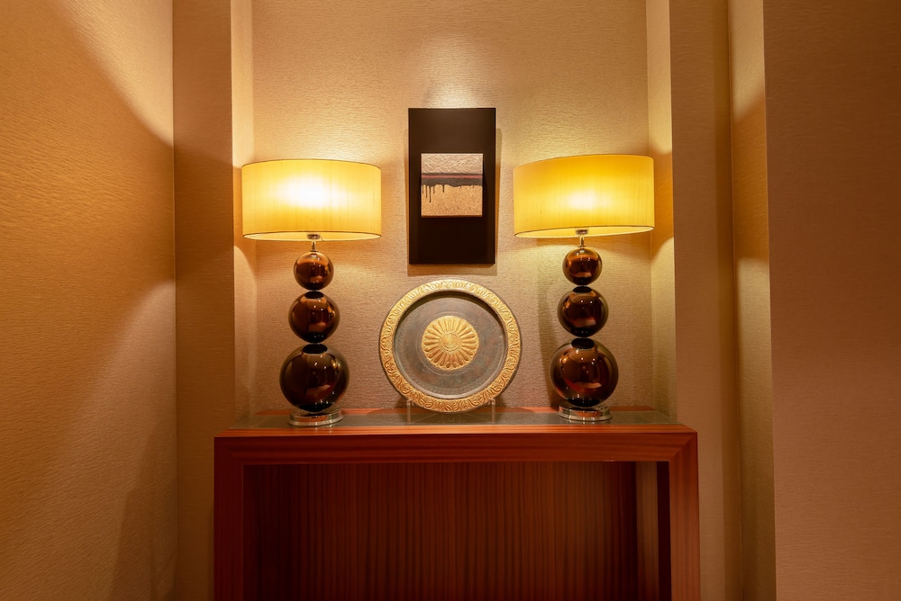 Corner Suite, Non Smoking - Photo 4