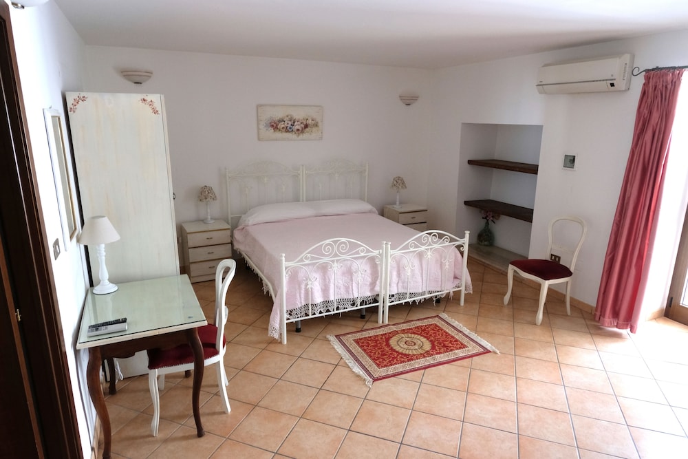 Family Room, 2 Bedrooms, Kitchenette
