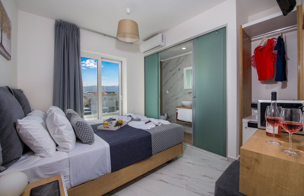 City Double Room with Big Balcony thumbnail 5