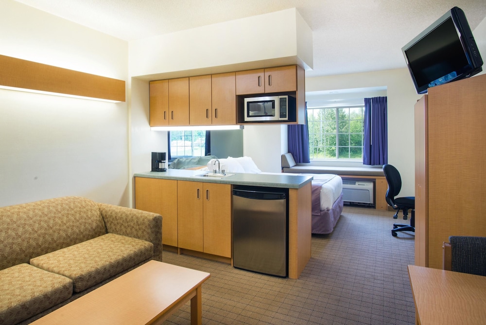 Studio Suite, 1 Queen Bed, Non Smoking - Photo 3