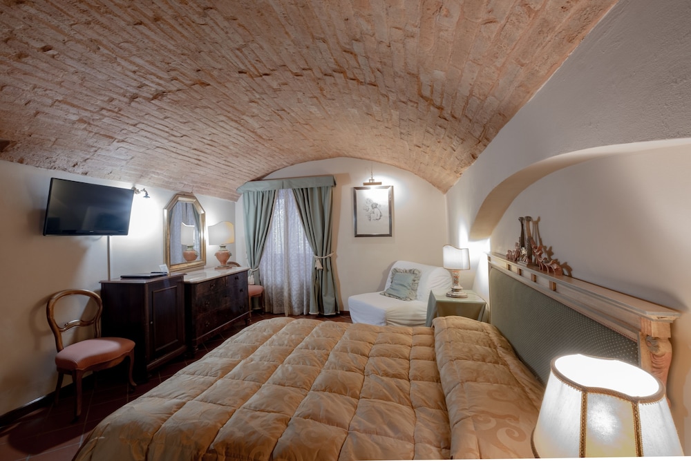 Double Room - Photo 2