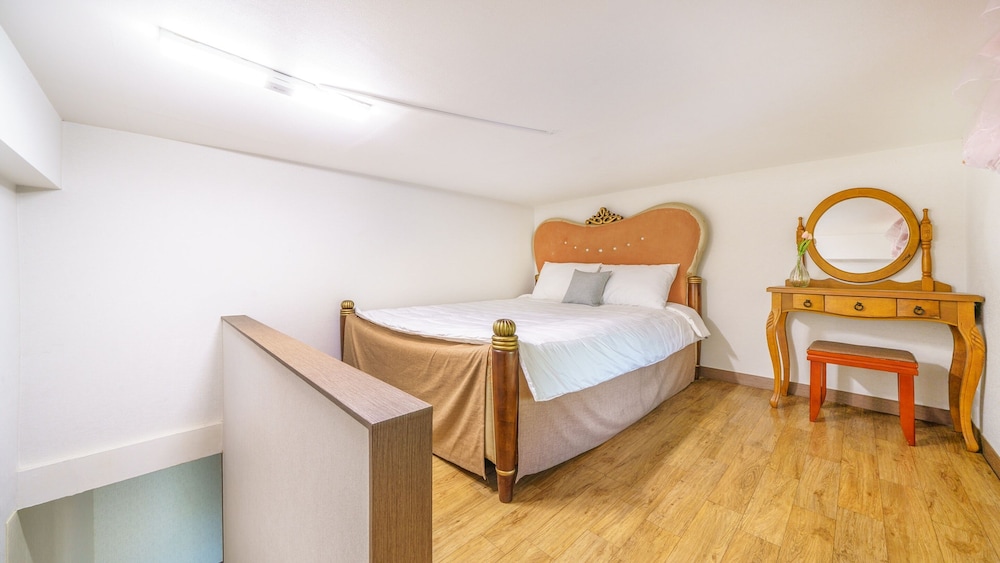 Basic Room, 1 Bedroom (Guembit(river view)) - Photo 4