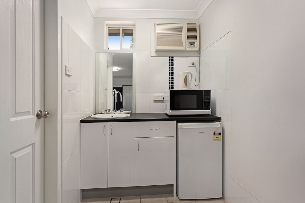 Corporate Queen Room - Photo 16