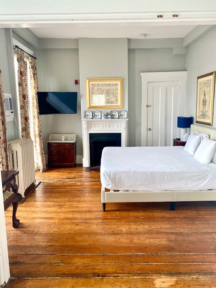 Standard Double Room, Ensuite (House 19)
