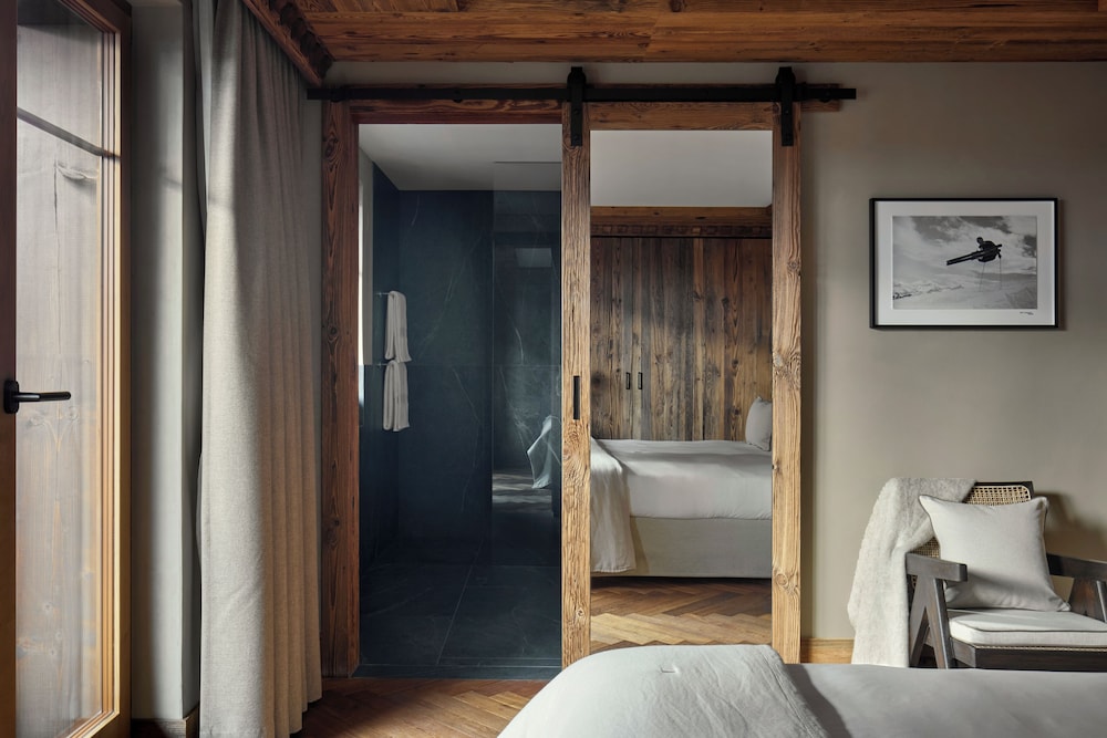 Basic Twin Room, Balcony, Courtyard View photo 2