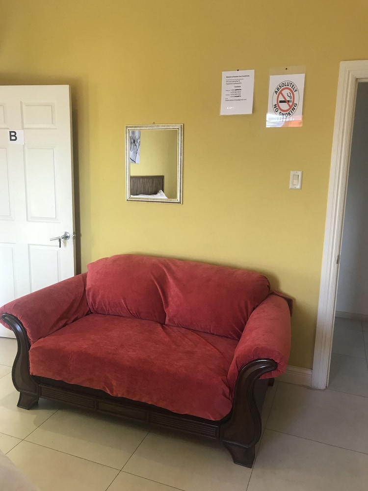 Economy Room, 1 Queen Bed, Pool Access, Hill View photo 2