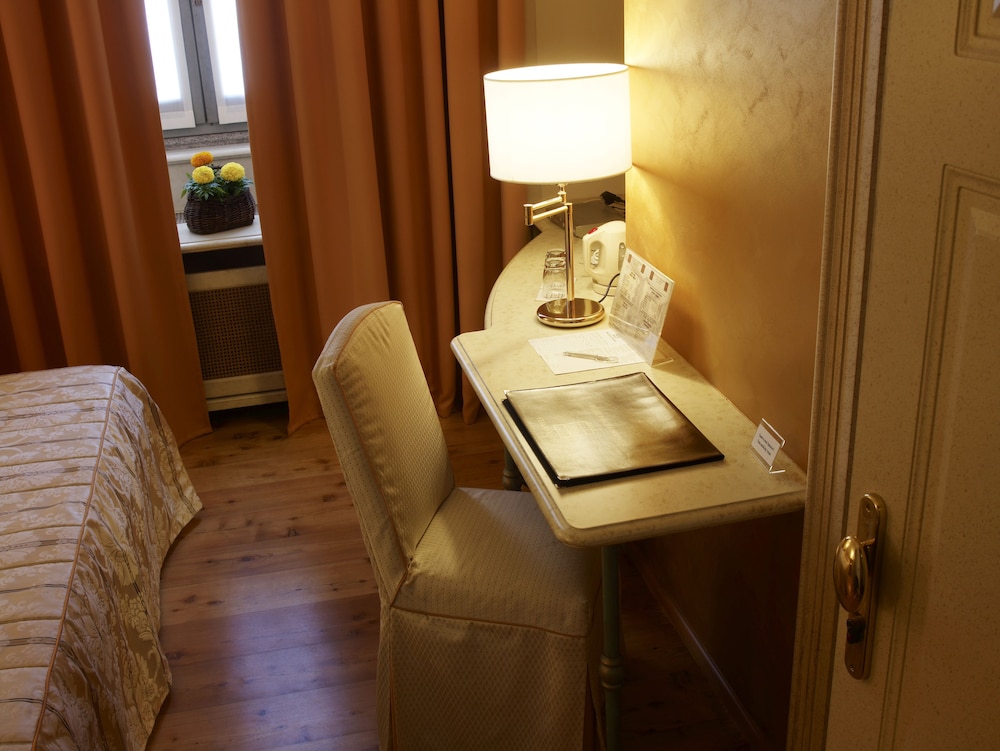 Single Room photo 3