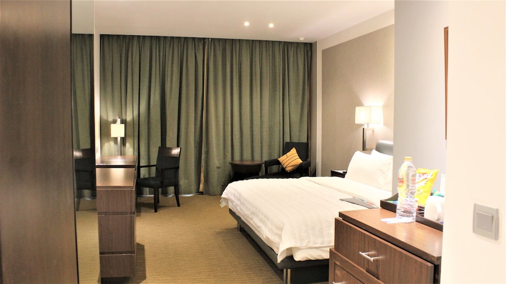 Deluxe Room, 1 King Bed, City View - Photo 5