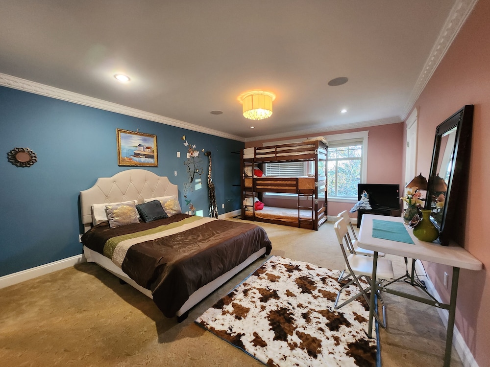 Family Room, 1 Bedroom, Refrigerator & Microwave photo 2