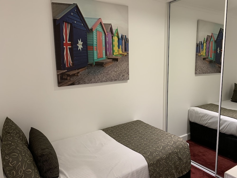 Suite 42 photo 3