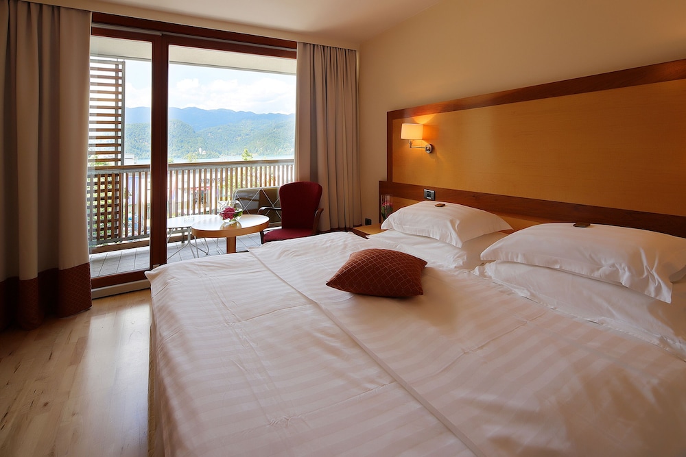 Double Room, Balcony, Lake View photo 1