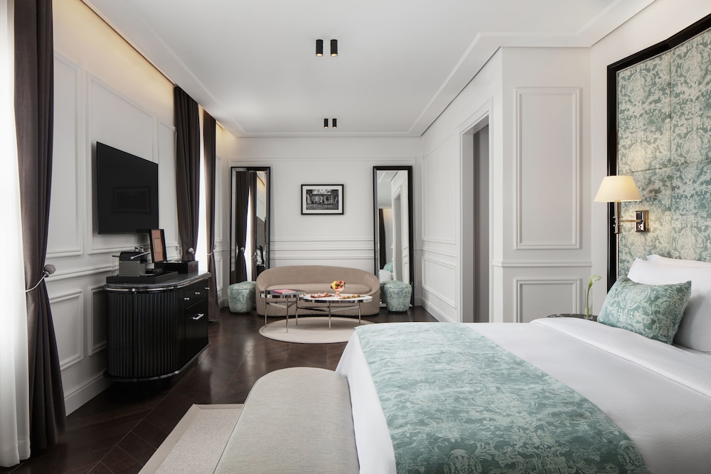 Junior Suite, 1 Bedroom, Corner thumbnail 6