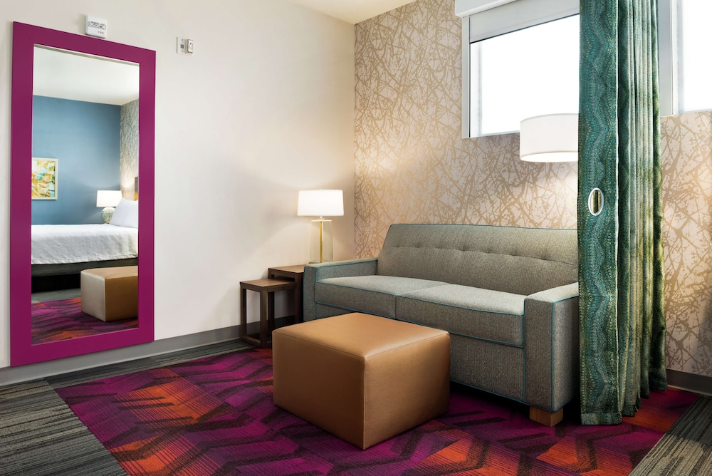 Suite, 1 Queen Bed, Accessible, Bathtub - Photo 1