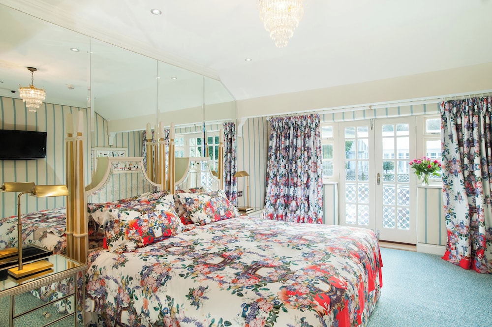 Superior Twin Room (King/Twin) photo 3