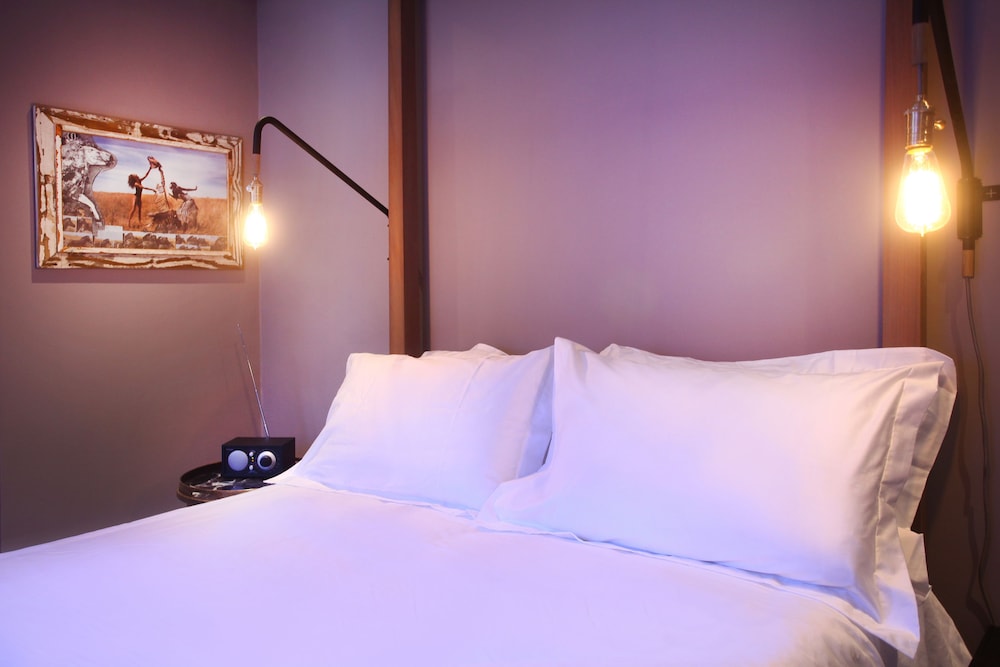 Room (2) photo 3