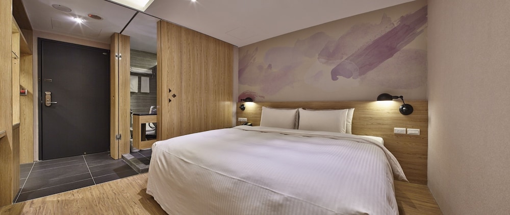 Classic Double Room, No Window (No Breakfast Included) (No Parking Subsidy) - Photo 12