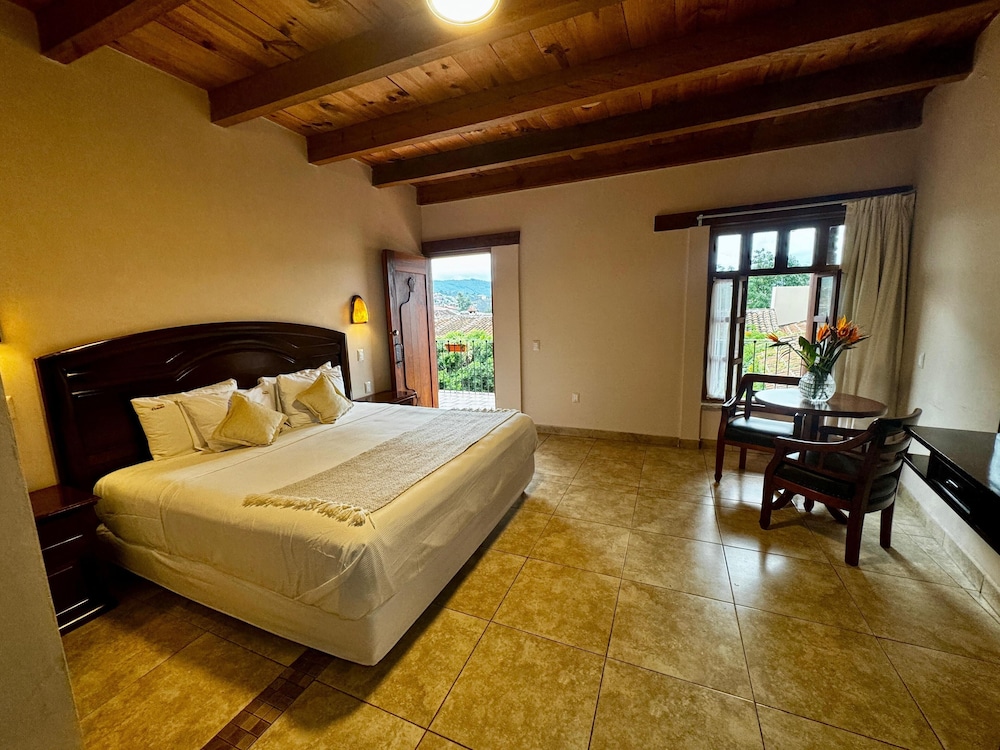 Double Room, 1 King Bed photo 3