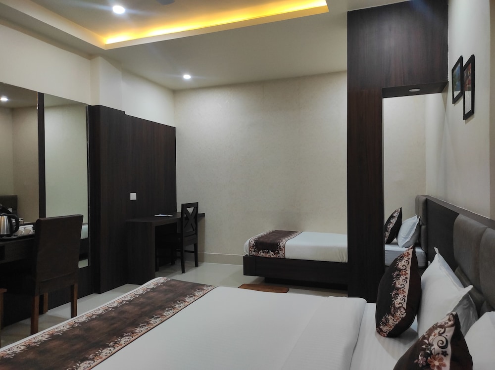 Family Room - Photo 7