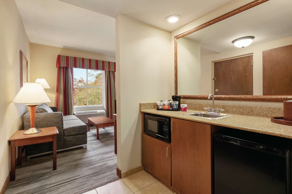 Signature Studio Suite, 1 King Bed with Sofa bed - Photo 10
