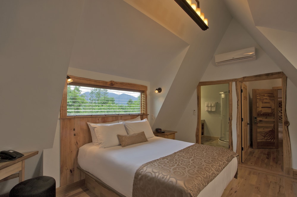 Standard Room, 1 Queen Bed, Non Smoking (Captain's Quarters) photo 2