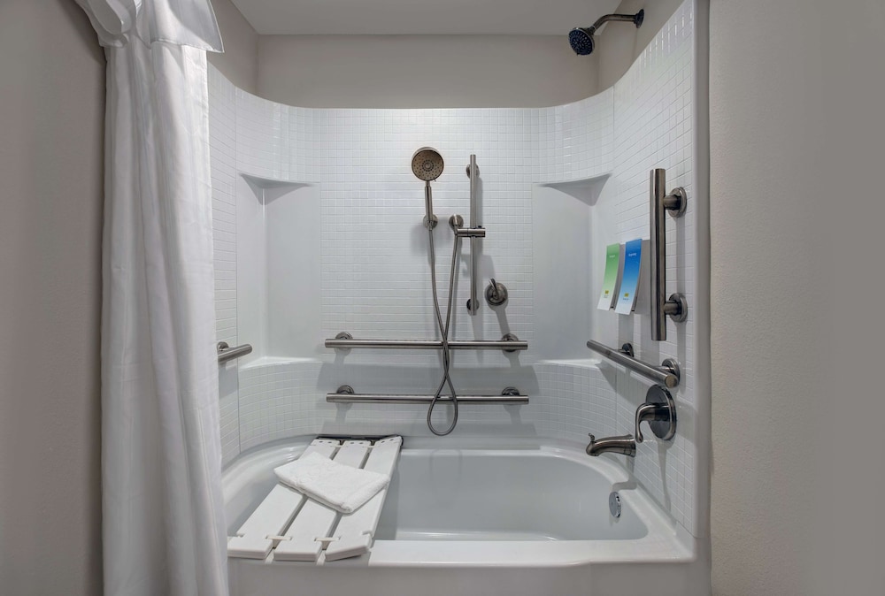 Studio, 2 Queen Beds, Accessible, Bathtub photo 3