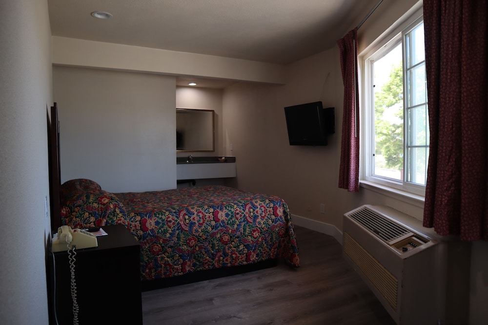 Standard Room, 1 Queen Bed photo 1