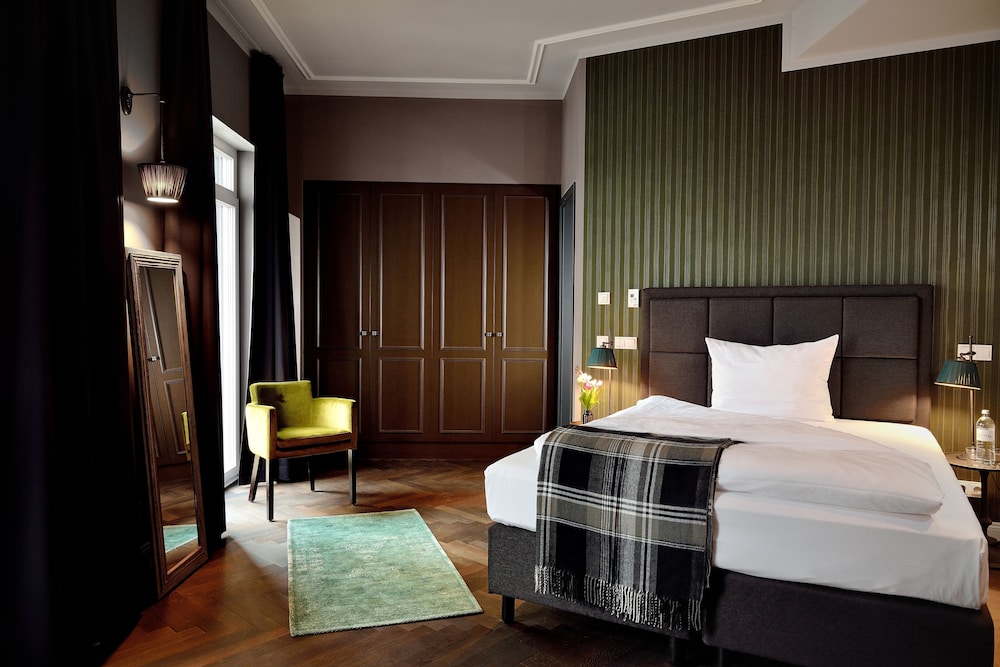 Large Room (Single Use) thumbnail 6