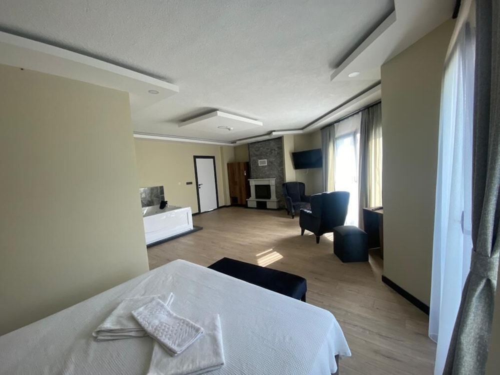 Exclusive Room, 1 Queen Bed, Lake View photo 2
