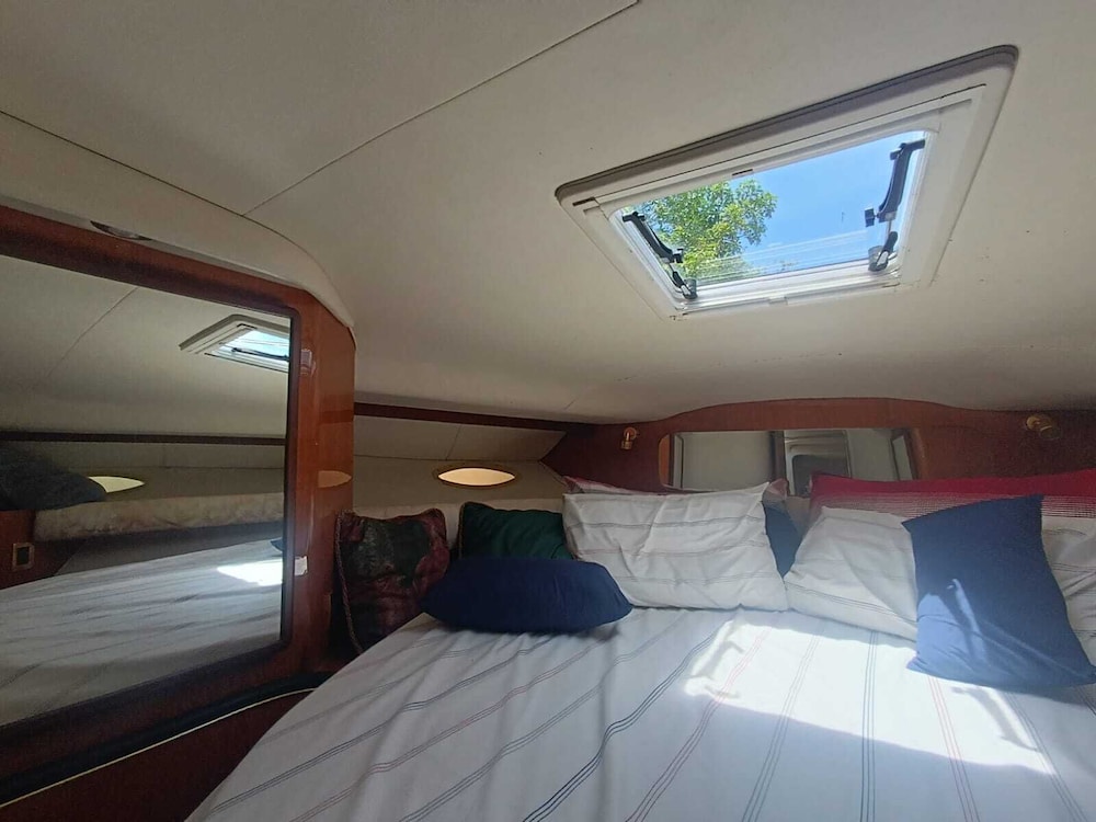 Basic Room, Canal View