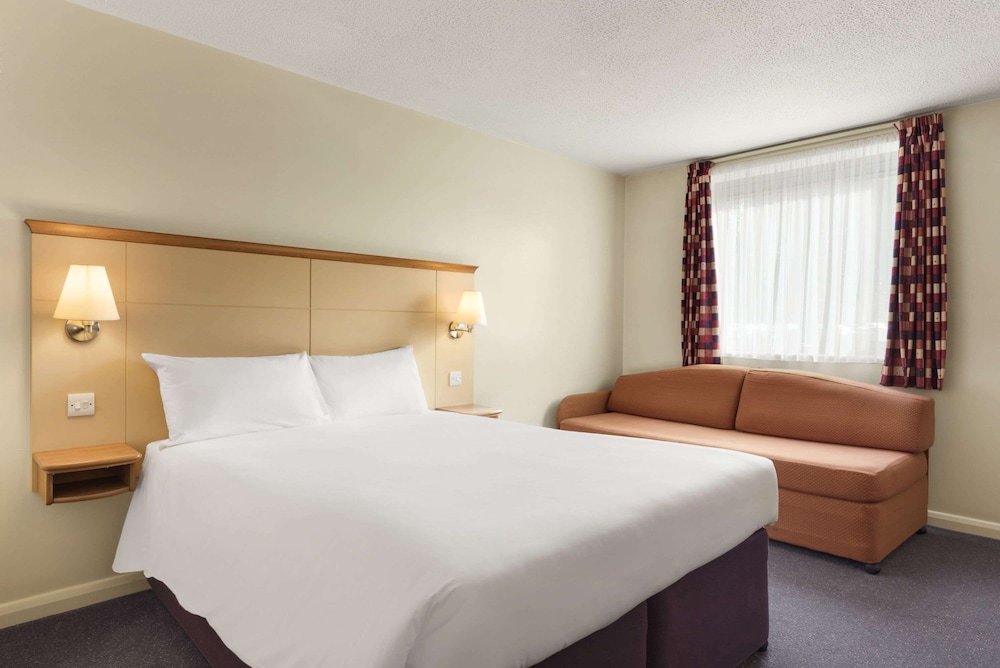 Room, 1 Double Bed, Accessible - Photo 4