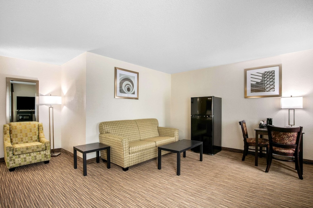 Suite, Multiple Beds, Non Smoking photo 1