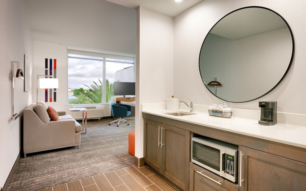 Studio, 1 King Bed with Sofa bed, Accessible (Wet bar, Hearing) - Photo 1