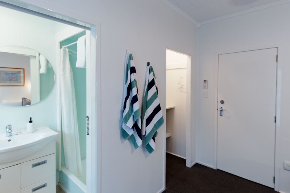 Standard Studio, 1 Queen Bed - Photo 3