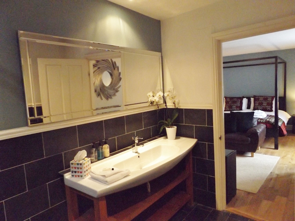 Room, 1 King Bed, Ensuite (Room 5)
