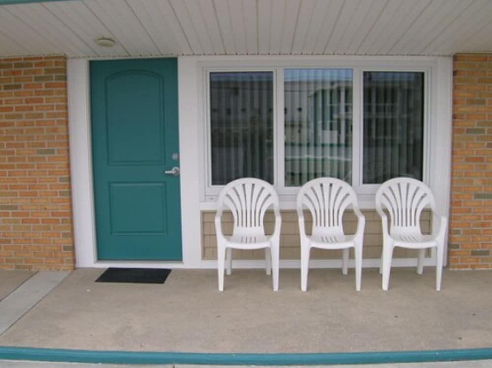 Suite, 1 Bedroom, Kitchenette (Breezeway) photo 2