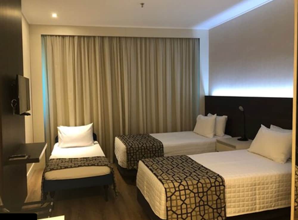 Standard Triple Room, Multiple Beds photo 1