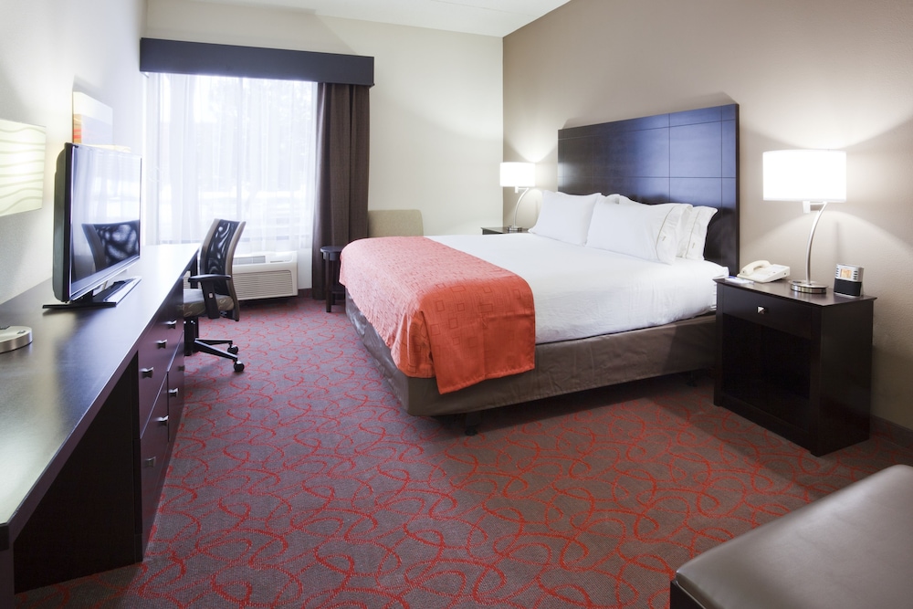 Standard Room, 1 King Bed, Accessible (Communications, Roll-In Shower) - Photo 1