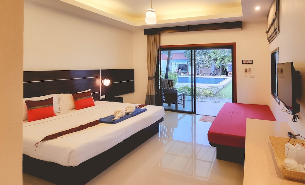 Superior Room, Pool View photo 2