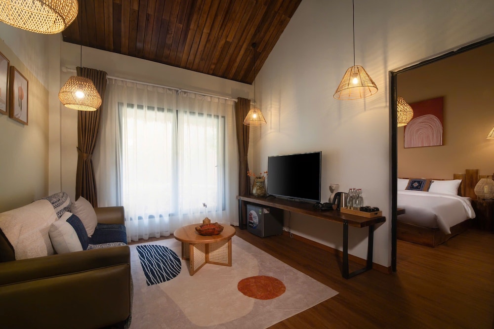 Deluxe Quadruple Room, Lake View photo 3