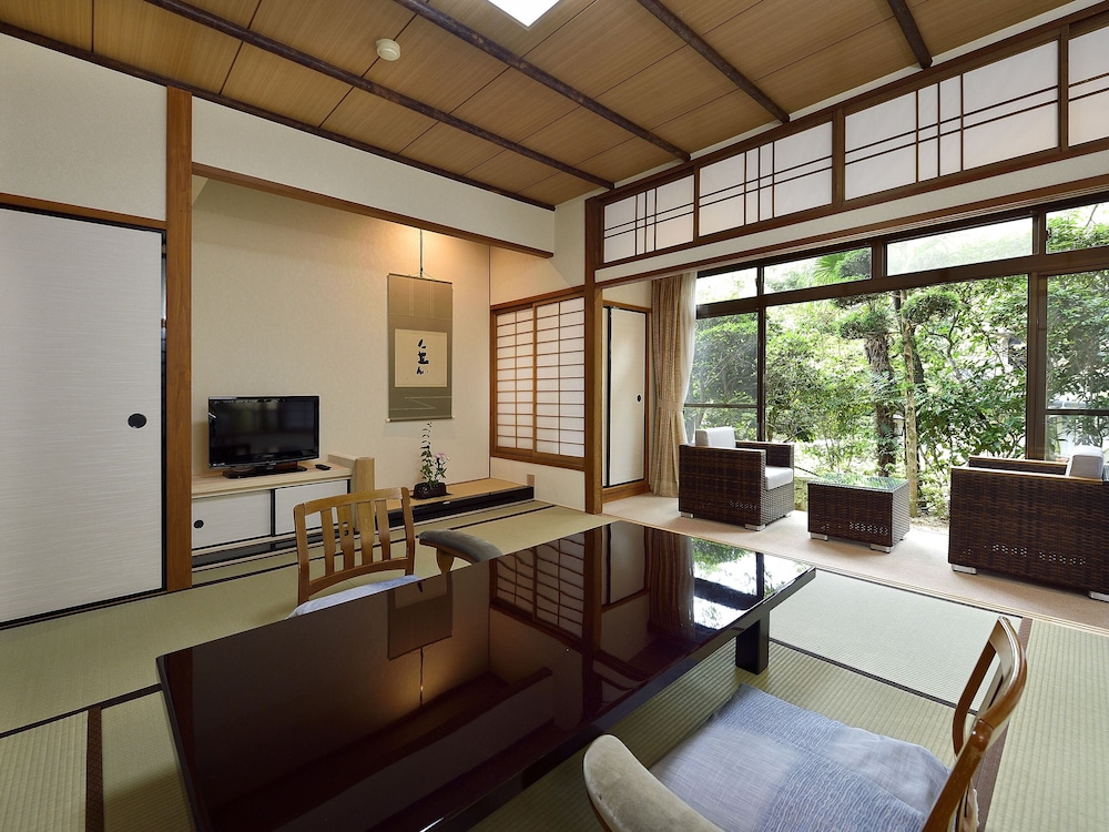 Japanese Room 8 Tatami Mats (can't serve dinner after 8 PM checkin) photo 1