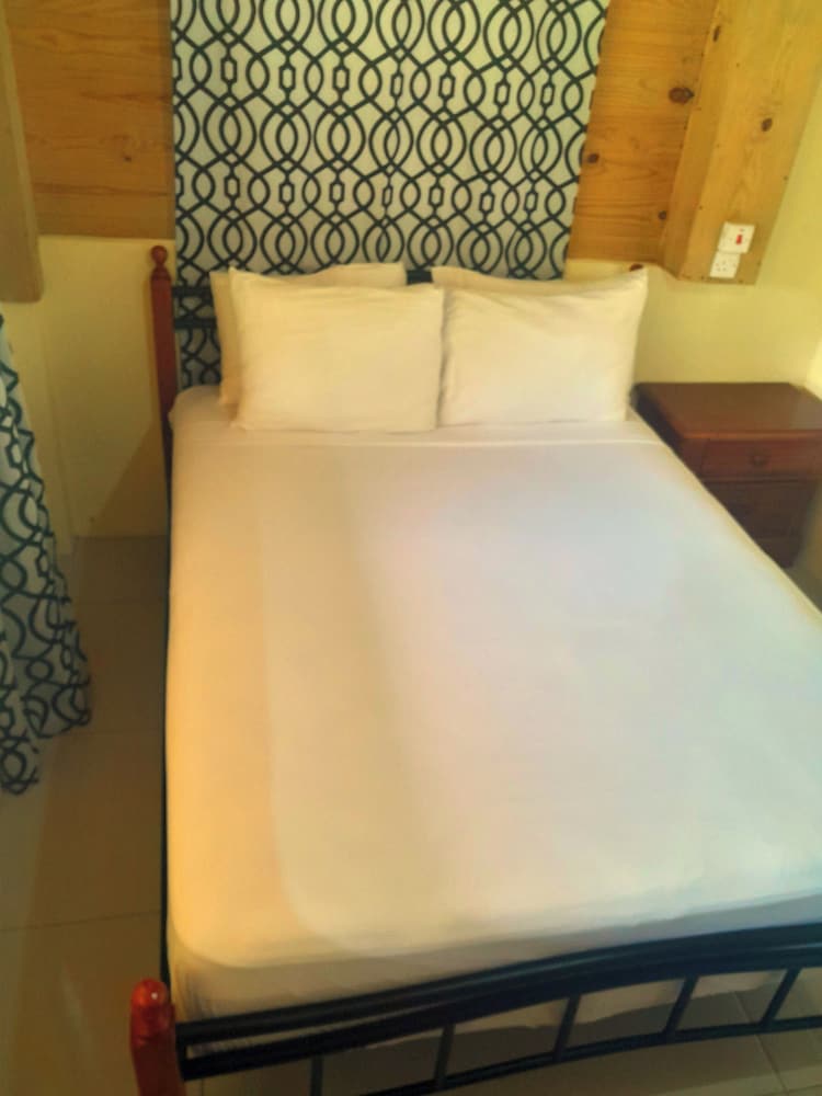 Basic Cabin, 2 Bedrooms, Refrigerator photo 3