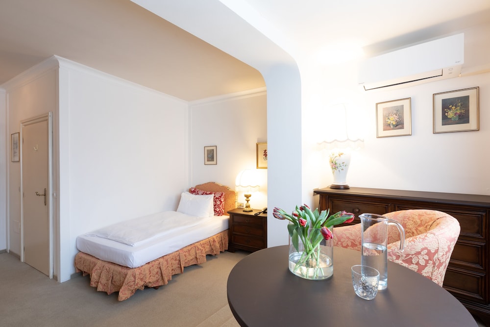 Classic Single Room