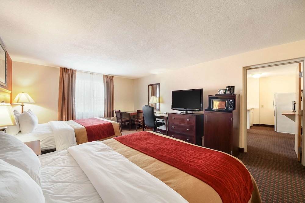 Standard Room, 1 King Bed, Non Smoking - Photo 3