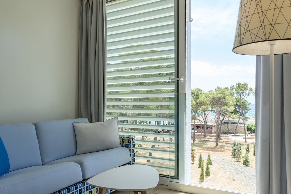 Double or Twin Room +2 27m² Courtyard/Park View with French Balcony - Photo 4