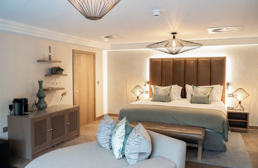 Wild Garden Hot Tub Suite