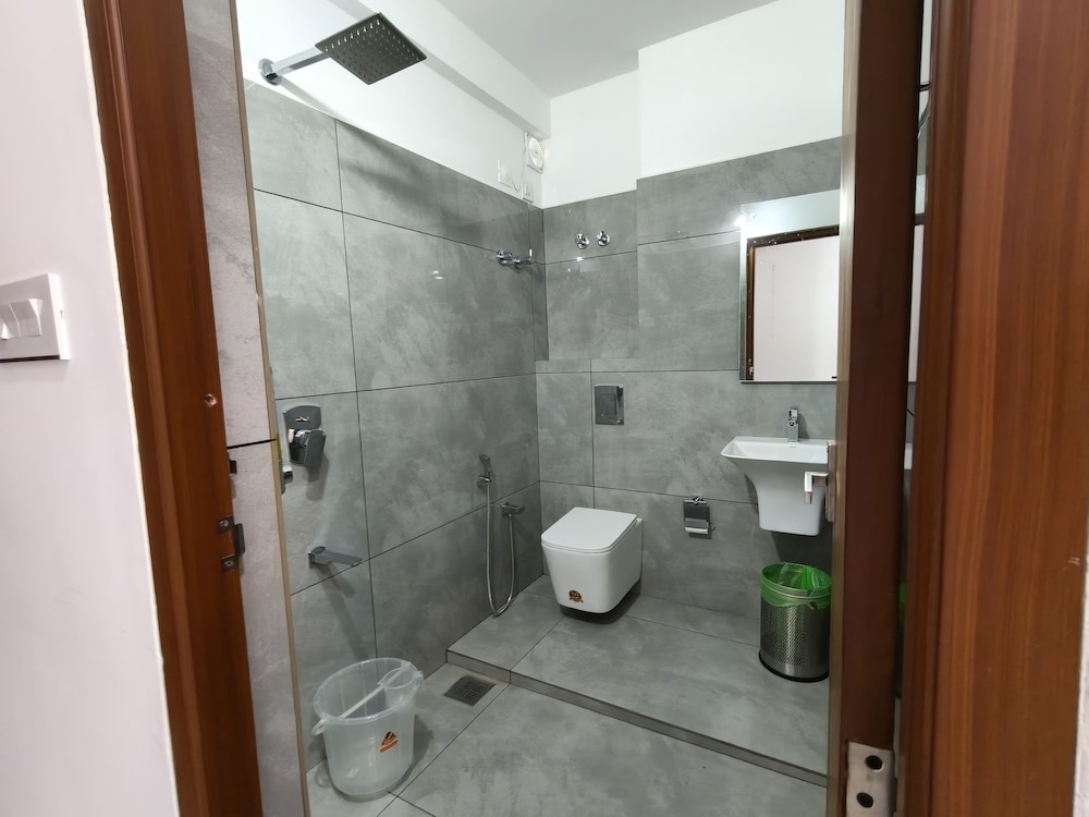 Deluxe Double Room, 1 Queen Bed, Balcony, Lake View photo 3