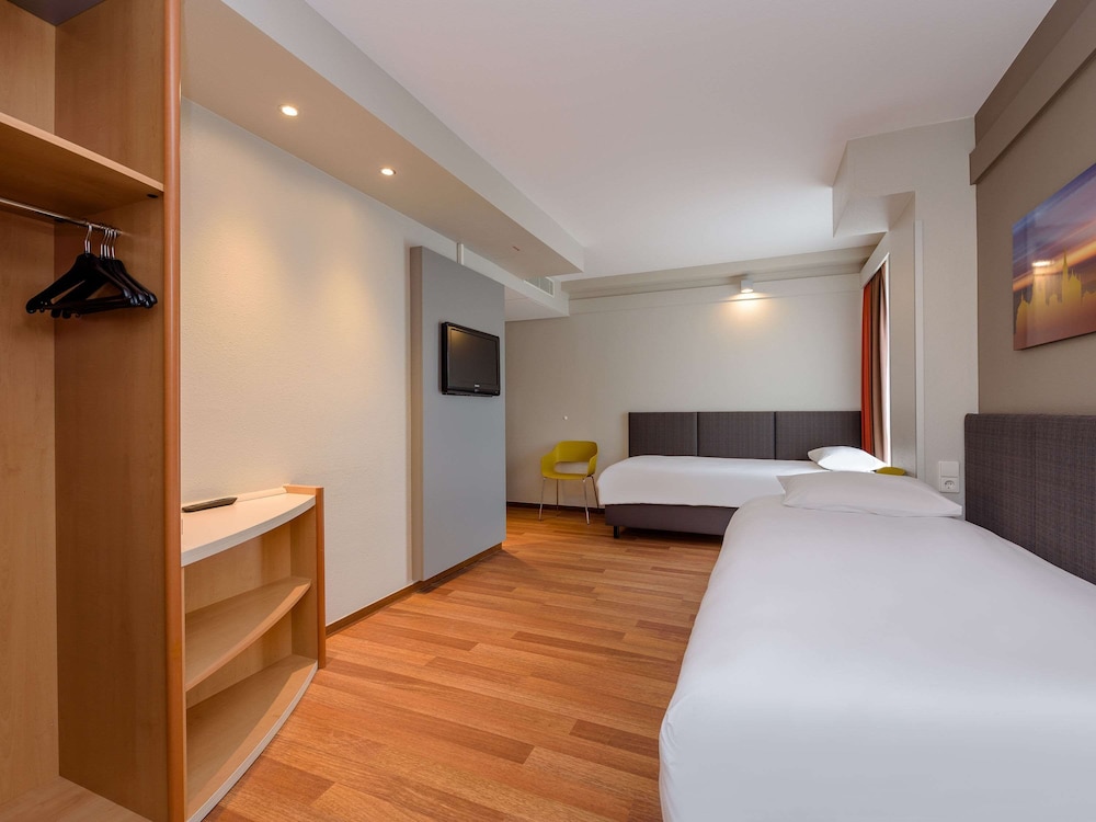 Standard Room, 2 Twin Beds - Photo 6