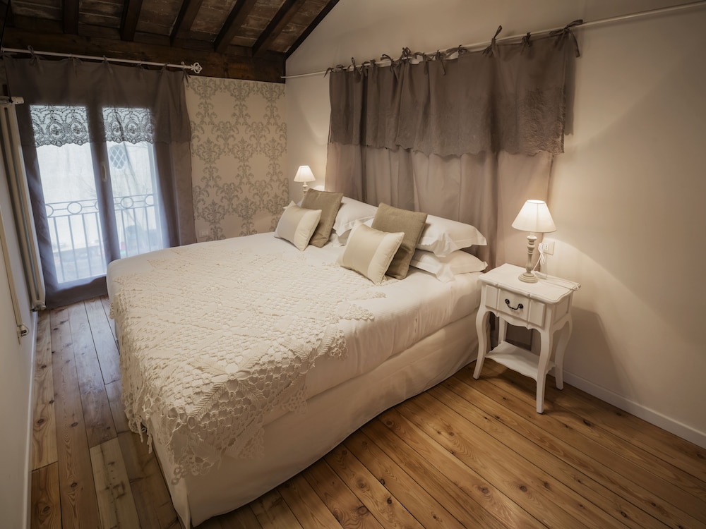 Family Apartment, 2 Bedrooms, Kitchenette, Hill View (Casa delle Rose)